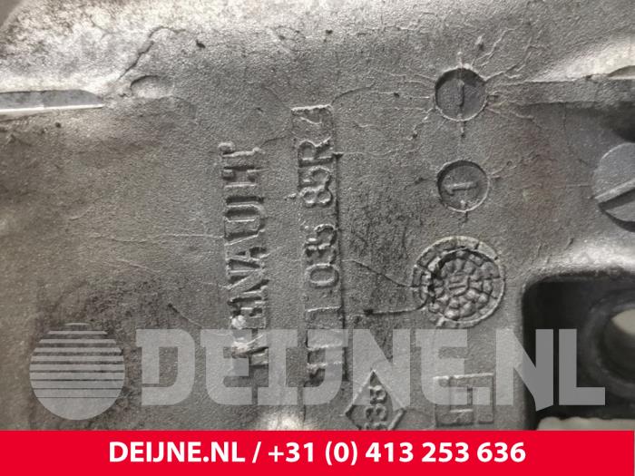 Support dynamo bas d'un Opel Movano  2012