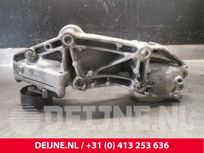 Support dynamo bas d'un Opel Movano  2012
