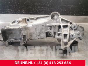 Support dynamo bas d'un Opel Movano  2012