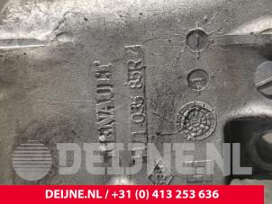 Support dynamo bas d'un Opel Movano  2012