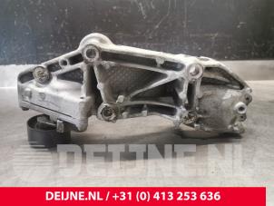 Support dynamo bas d'un Opel Movano  2012