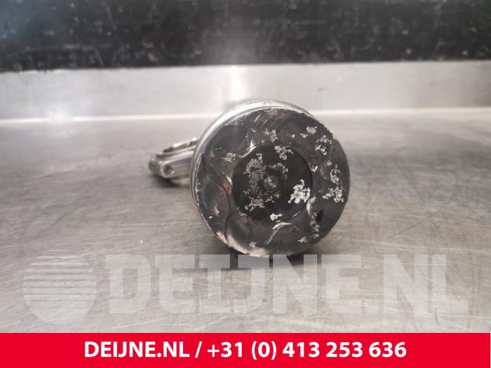 Kolben van een Volvo V70 (BW) 2.4 D5 20V 215 2015