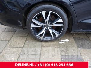 Used Set of wheels Volvo V60 II (ZW) 2.0 D4 16V Price € 900,00 Margin scheme offered by van Deijne Onderdelen Uden B.V.