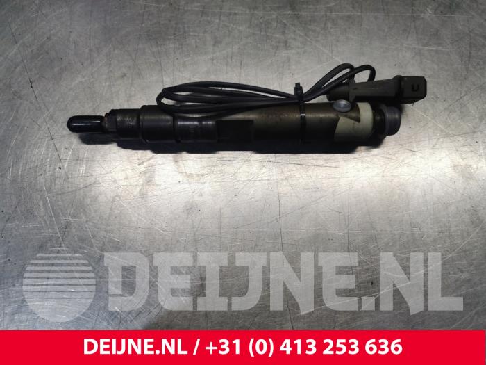 Używane Wtryskiwacz (Diesel) Volkswagen LT II 2.5 TDi LWB 35/46 Cena € 90,75 Z VAT oferowane przez van Deijne Onderdelen Uden B.V.