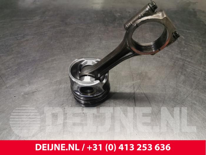 Usados Pistón Volkswagen Transporter T5 2.0 TDI DRF Precio € 42,35 IVA incluido ofrecido por van Deijne Onderdelen Uden B.V.