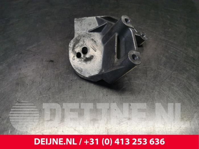 Engine mount Volvo V40 2.0 D2 16V - 31359638 D4204T8