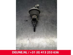 Używane Wtryskiwacz AdBlue Renault Trafic (1FL/2FL/3FL/4FL) 1.6 dCi 95 Cena € 181,50 Z VAT oferowane przez van Deijne Onderdelen Uden B.V.
