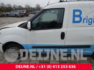 Usagé Portière 2portes gauche Fiat Doblo Prix € 332,75 Prix TTC proposé par van Deijne Onderdelen Uden B.V.