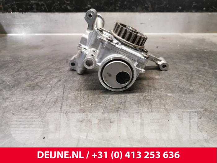 Używane Pompa oleju Ford Transit Courier 1.0 Ti-VCT EcoBoost 12V Cena € 121,00 Z VAT oferowane przez van Deijne Onderdelen Uden B.V.