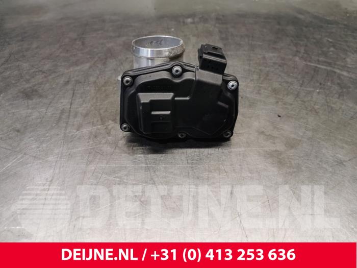 Usagé Boitier papillon Ford Transit Courier 1.0 Ti-VCT EcoBoost 12V Prix € 48,40 Prix TTC proposé par van Deijne Onderdelen Uden B.V.