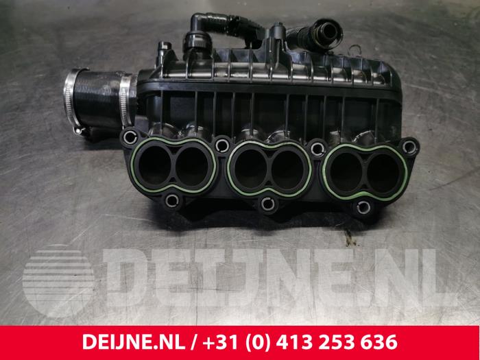 Używane Kolektor dolotowy Ford Transit Courier 1.0 Ti-VCT EcoBoost 12V Cena € 72,60 Z VAT oferowane przez van Deijne Onderdelen Uden B.V.
