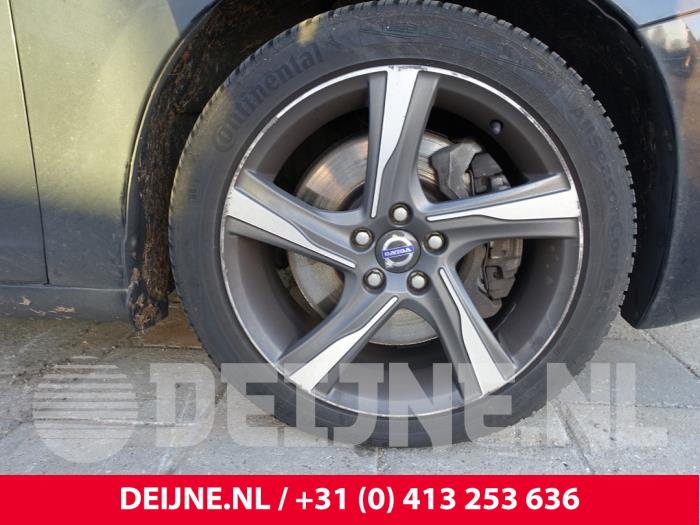 Felgen Set + Reifen van een Volvo V60 I (FW/GW) 2.4 D6 20V Plug-in Hybrid AWD 2014