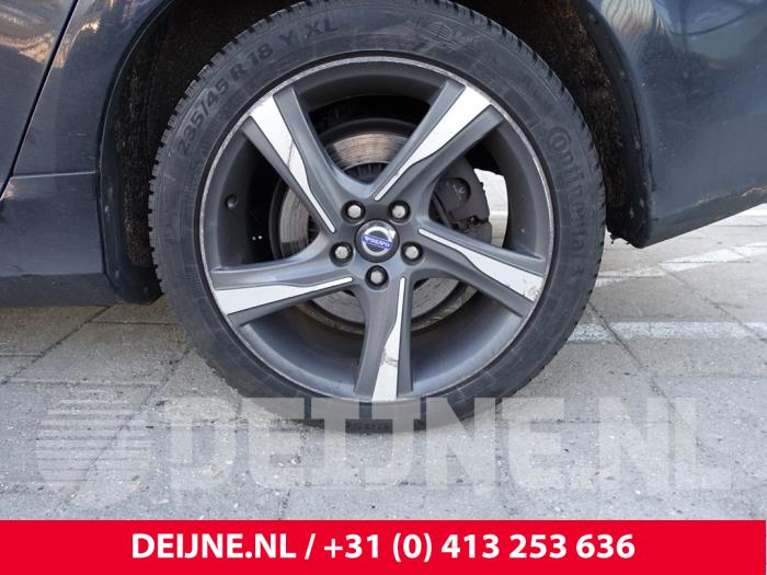 Felgen Set + Reifen van een Volvo V60 I (FW/GW) 2.4 D6 20V Plug-in Hybrid AWD 2014