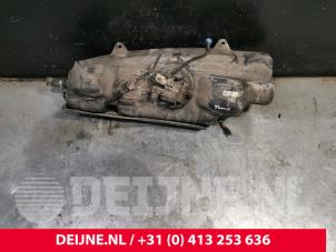 Usagé Réservoir Adblue Volkswagen Crafter 2.5 TDI 30/32/35/46/50 Prix € 514,25 Prix TTC proposé par van Deijne Onderdelen Uden B.V.
