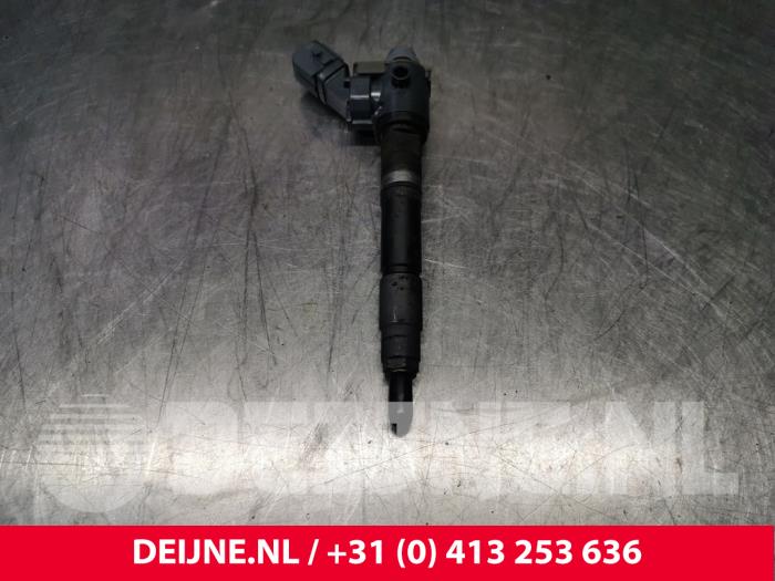 Injector (diesel) from a Volvo V60 I (FW/GW) 2.0 D4 16V 2016