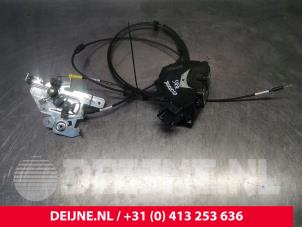 Used Sliding door lock mechanism, right Opel Vivaro 1.6 CDTI BiTurbo 120 Price on request offered by van Deijne Onderdelen Uden B.V.