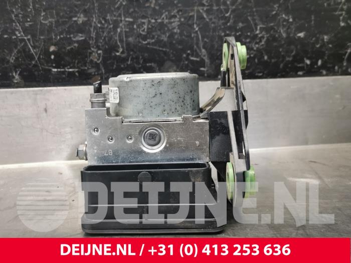 Begagnade ABS-pump Volkswagen Caddy Cargo V (SBA/SBH) 2.0 TDI BlueMotionTechnology Pris € 363,00 Inklusive moms erbjuds av van Deijne Onderdelen Uden B.V.