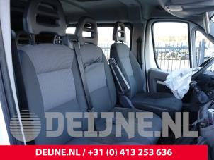 Used Double front seat, right Peugeot Boxer (U9) 2.2 HDi 100 Euro 4 Price on request offered by van Deijne Onderdelen Uden B.V.