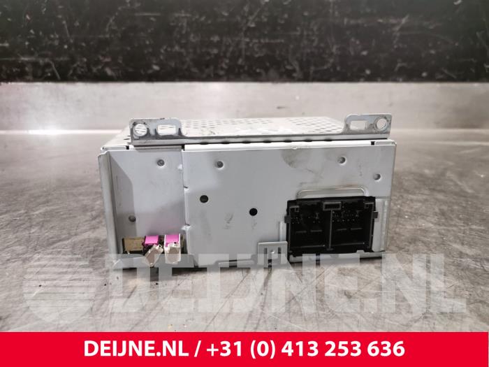 Używane Radio Ford Transit 2.0 TDCi 16V Eco Blue 130 Cena € 302,50 Z VAT oferowane przez van Deijne Onderdelen Uden B.V.