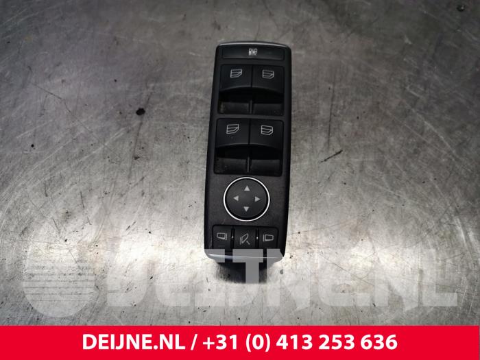 Usados Interruptor de ventanilla eléctrica Tesla Model S 75 Precio € 60,50 IVA incluido ofrecido por van Deijne Onderdelen Uden B.V.