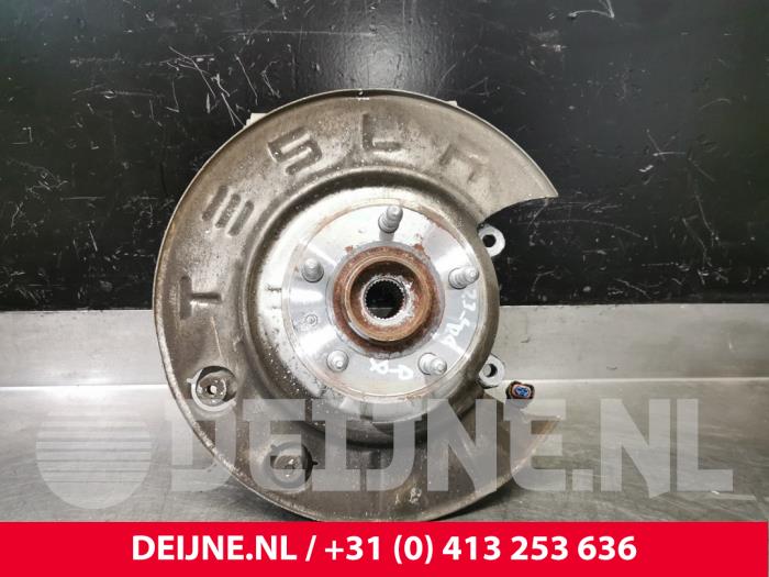 Begagnade Spindel, höger bak Tesla Model S 75 Pris € 108,90 Inklusive moms erbjuds av van Deijne Onderdelen Uden B.V.