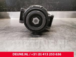 Usagé Pompe clim Volkswagen Crafter 2.0 TDI 16V Prix € 181,50 Prix TTC proposé par van Deijne Onderdelen Uden B.V.