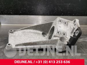 Used Engine mount Volvo V60 II (ZW) 2.0 D4 16V Price € 20,00 Margin scheme offered by van Deijne Onderdelen Uden B.V.