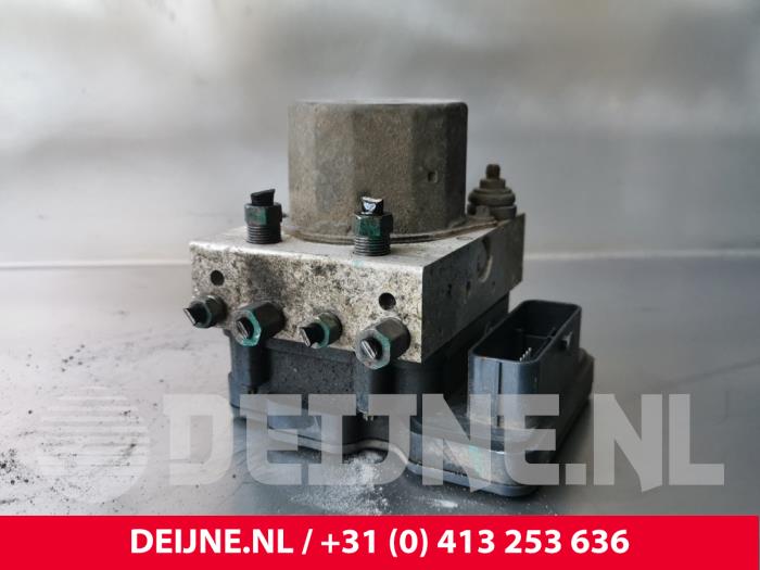 Begagnade ABS-pump Tesla Model S 85 Pris € 181,50 Inklusive moms erbjuds av van Deijne Onderdelen Uden B.V.