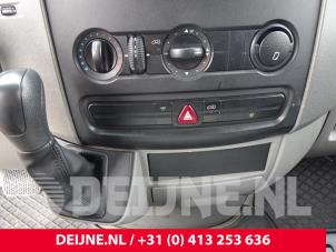 Gebrauchte Heizung Bedienpaneel Mercedes Sprinter 5t (906.15/906.25) 515 CDI 16V Preis € 60,50 Mit Mehrwertsteuer angeboten von van Deijne Onderdelen Uden B.V.