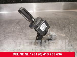 Used Ignition lock + key Renault Master IV (FV) 2.3 dCi 125 16V FWD Price on request offered by van Deijne Onderdelen Uden B.V.
