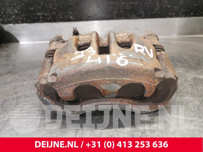 Gebrauchte Bremszange rechts vorne Renault Master III (FV) 2.3 dCi 125 16V FWD Preis € 121,00 Mit Mehrwertsteuer angeboten von van Deijne Onderdelen Uden B.V.
