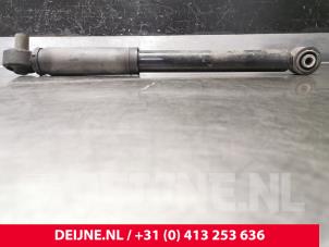 Used Rear shock absorber, left Mercedes Vito (447.6) 2.0 114 CDI 16V Price € 60,50 Inclusive VAT offered by van Deijne Onderdelen Uden B.V.