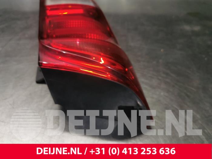Rücklicht links van een Mercedes-Benz Vito (447.6) 2.0 114 CDI 16V 2020