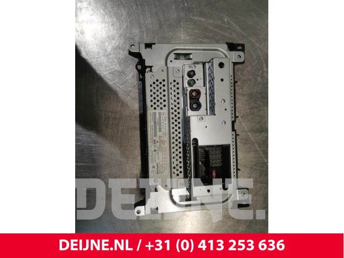 Begagnade Radio Mercedes Vito (447.6) 2.0 114 CDI 16V Pris € 363,00 Inklusive moms erbjuds av van Deijne Onderdelen Uden B.V.