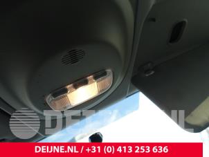 Usados Luz interior delante Peugeot Partner (GC/GF/GG/GJ/GK) 1.6 BlueHDi 100 Precio de solicitud ofrecido por van Deijne Onderdelen Uden B.V.