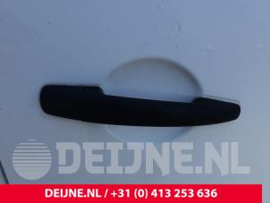 Usados Manija de puerta de 2 puertas derecha Peugeot Partner (GC/GF/GG/GJ/GK) 1.6 BlueHDi 100 Precio de solicitud ofrecido por van Deijne Onderdelen Uden B.V.