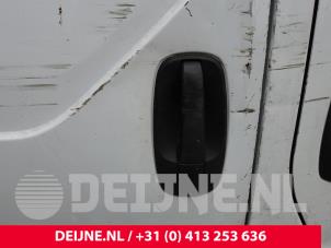 Gebrauchte Schiebetürgriff rechts Opel Vivaro 2.0 CDTI Preis auf Anfrage angeboten von van Deijne Onderdelen Uden B.V.