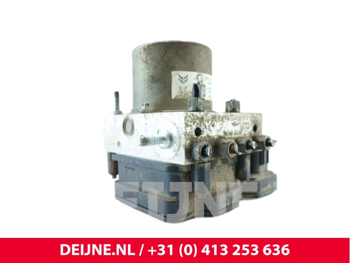 Begagnade ABS-pump Opel Combo Cargo 1.6 CDTI 75 Pris € 84,70 Inklusive moms erbjuds av van Deijne Onderdelen Uden B.V.