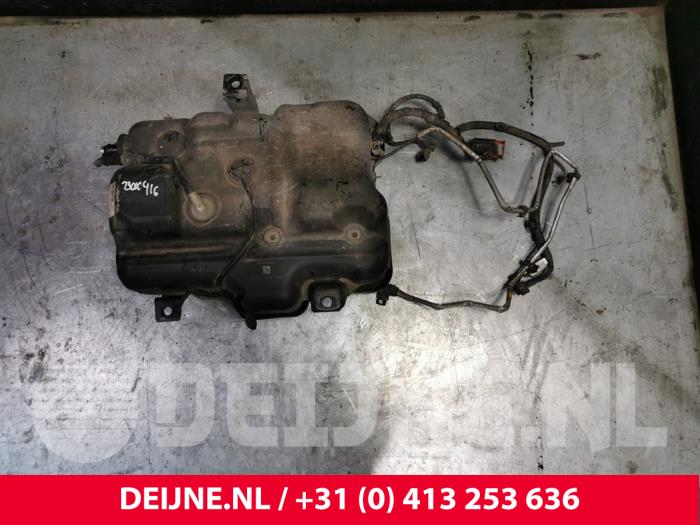 Gebrauchte Adblue Tank Renault Master III (FV) 2.3 dCi 125 16V FWD Preis € 453,75 Mit Mehrwertsteuer angeboten von van Deijne Onderdelen Uden B.V.