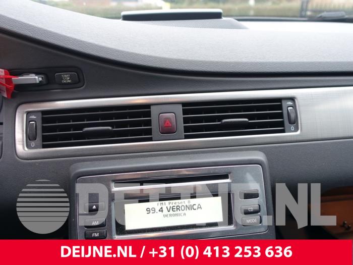 Begagnade Innerdisplay Volvo V70 (BW) 2.0 16V Flexifuel Pris € 35,00 Marginaltabell erbjuds av van Deijne Onderdelen Uden B.V.