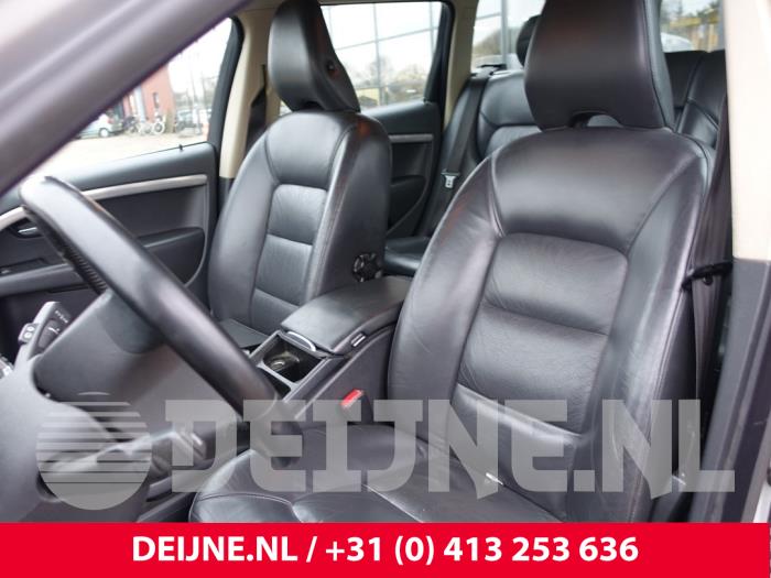 Front seatbelt, left from a Volvo V70 (BW) 2.0 16V Flexifuel 2008