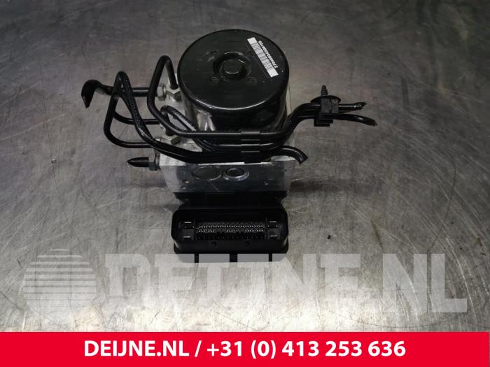 Usagé Pompe ABS Volvo V70 (BW) 2.0 D3 16V Prix € 125,00 Règlement à la marge proposé par van Deijne Onderdelen Uden B.V.