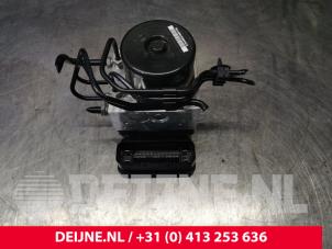 Used ABS pump Volvo V70 (BW) 2.0 D3 16V Price € 125,00 Margin scheme offered by van Deijne Onderdelen Uden B.V.