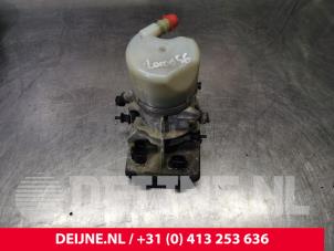 Used Power steering pump Volvo XC40 (XZ) 1.5 T2 12V Price € 125,00 Margin scheme offered by van Deijne Onderdelen Uden B.V.