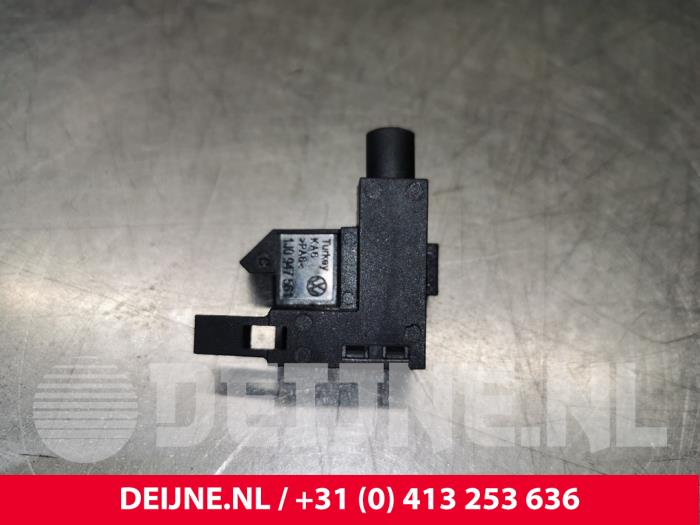 Gebrauchte Handbremse Schalter Volkswagen Caddy III (2KA,2KH,2CA,2CH) 1.6 TDI 16V Preis € 12,10 Mit Mehrwertsteuer angeboten von van Deijne Onderdelen Uden B.V.
