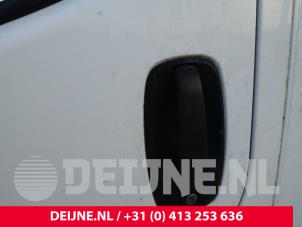 Used Door handle 2-door, left Renault Trafic New (FL) 2.0 dCi 16V 90 Price on request offered by van Deijne Onderdelen Uden B.V.