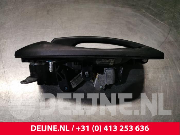 Uchwyt drzwi prawych wersja 2-drzwiowa z Opel Combo 1.3 CDTI 16V ecoFlex 2016