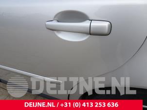 Używane Uchwyt drzwi lewych tylnych wersja 4-drzwiowa Volvo V50 (MW) 1.6 D 16V Cena na żądanie oferowane przez van Deijne Onderdelen Uden B.V.