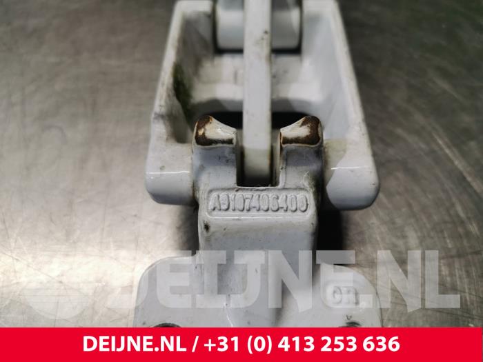 Set of hinges from a Mercedes-Benz Sprinter 3,5t (907.6/910.6) 311 CDI 2.1 D RWD 2020