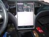 Controlador de pantalla multimedia de un Tesla Model S, 2012 75D, Liftback, Eléctrico, 386kW (525pk), 4x4, L2S, 2016-06 2018